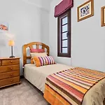 Home2book Stunning Ocean View, 아파트